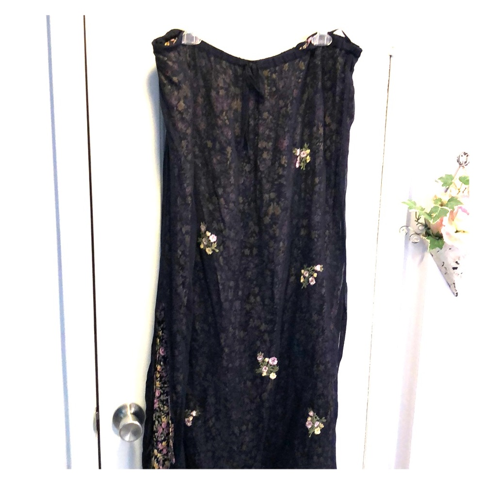 Lace skirt over floral print w floral appliqués